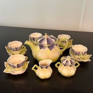Flower bud shaped teapot set